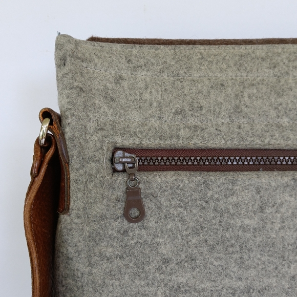 Graf Lantz Merino Wool Felt Messenger Bag - Grey & Brown - Picture 9 of 15
